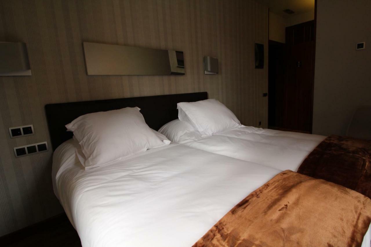 Hospedium Hotel La Casona Del Conde Norena ภายนอก รูปภาพ